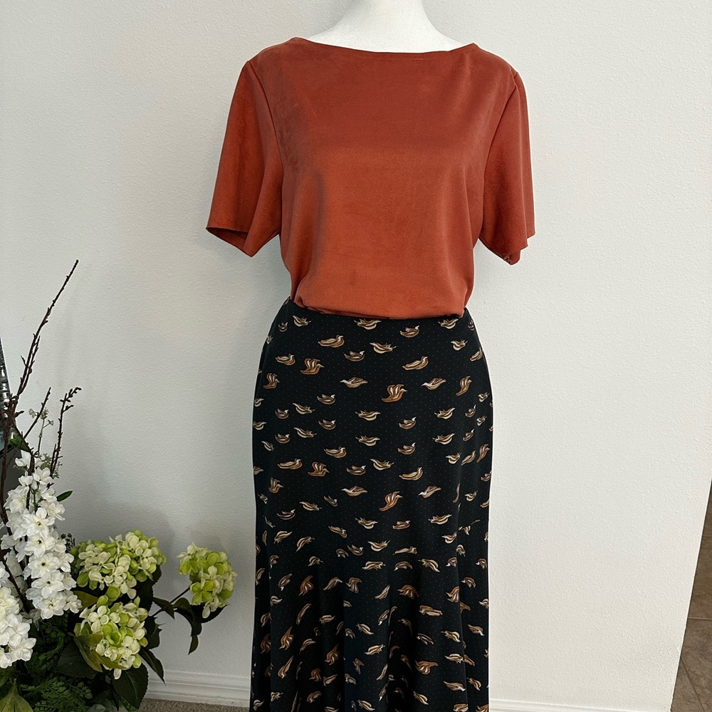 Elegant Navy Blue, Tan and Brown Patterned Skirt